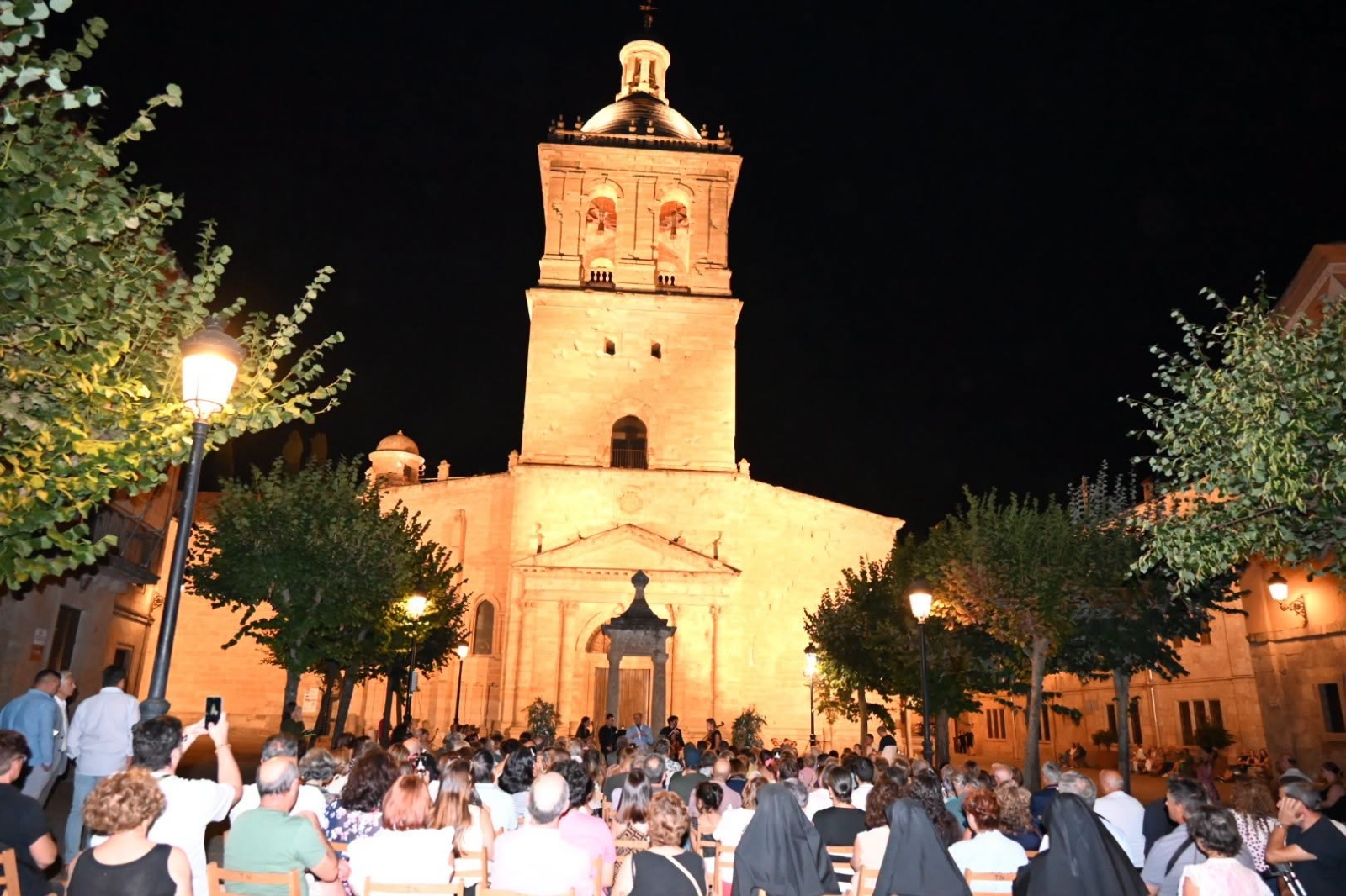 Ciudad Rodrigo estrena la nueva iluminación artística y eficiente de su Catedral