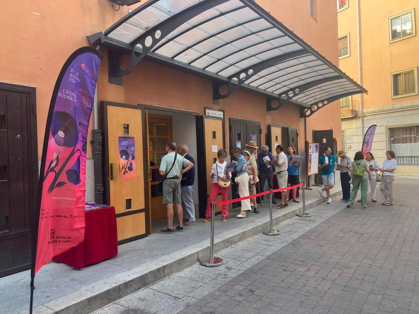 Foto 2 - Internet gana terreno a la taquilla f&iacute;sica en el estreno de la Feria de Teatro