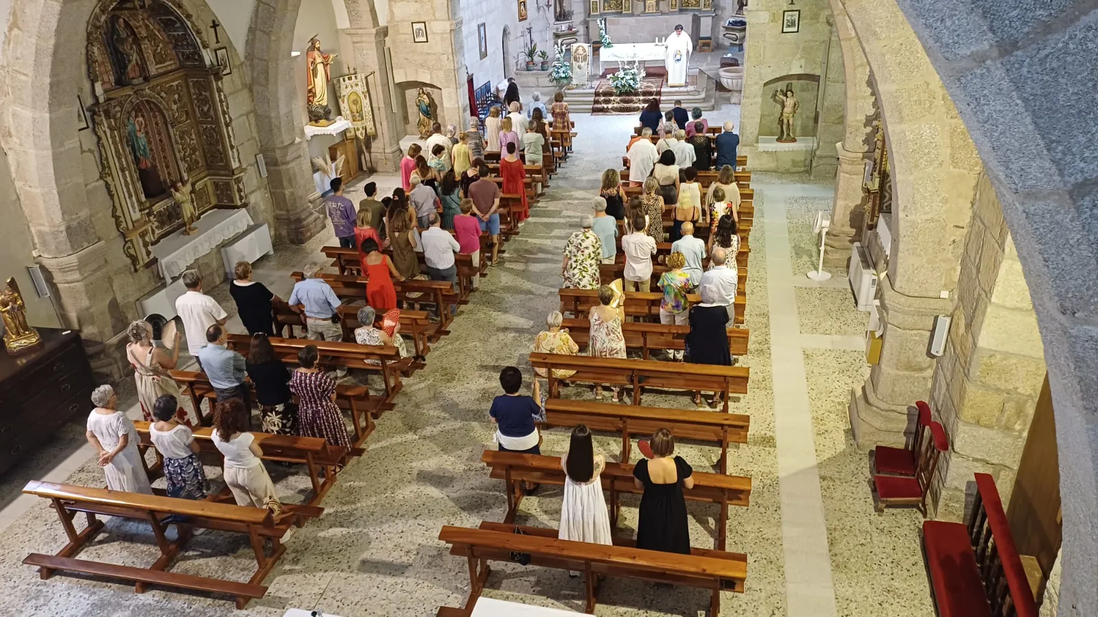 Foto 9 - La parroquia de Aldea del Obispo recauda 675 euros en su tradicional subasta de las roscas de la Asunci&oacute;n