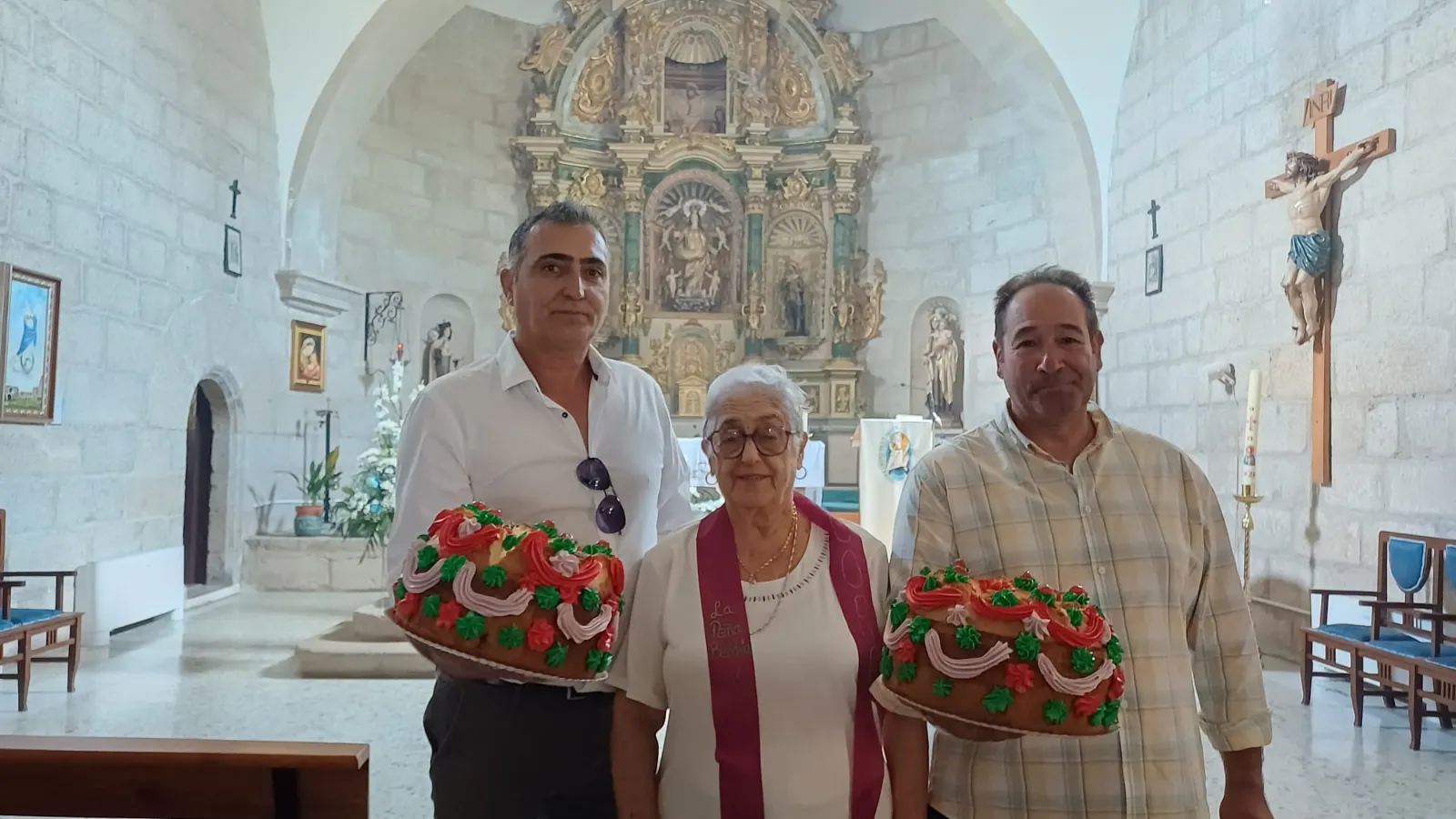 Foto 6 - La parroquia de Aldea del Obispo recauda 675 euros en su tradicional subasta de las roscas de la Asunci&oacute;n
