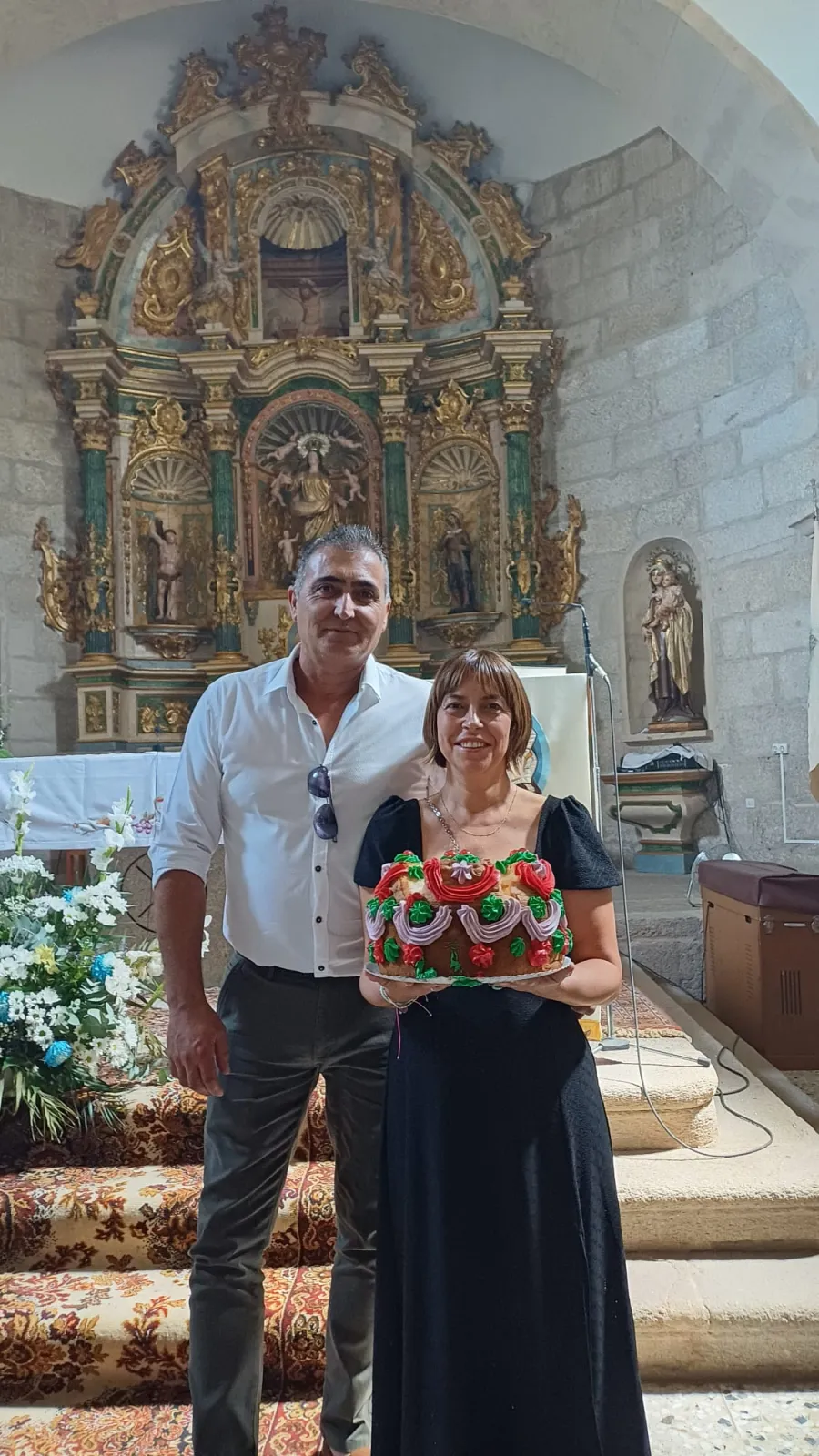 Foto 8 - La parroquia de Aldea del Obispo recauda 675 euros en su tradicional subasta de las roscas de la Asunci&oacute;n