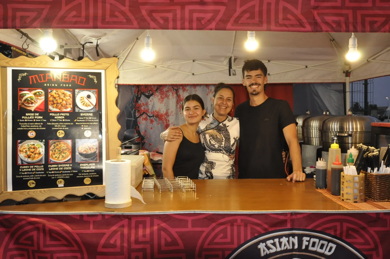 Foto 3 - Crepes, comida asi&aacute;tica y espect&aacute;culos: el municipio del alfoz de Salamanca que se convierte en el epicentro de las 'food trucks'