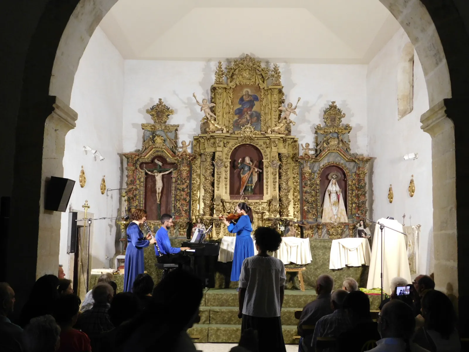 Foto 2 - Una iglesia no suena como un teatro. 'Juan, el esp&iacute;ritu del amor' en A&ntilde;over de Tormes