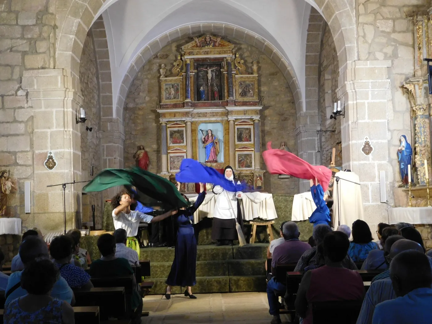 Representación en la iglesia de Bermellar de la obra 'Juan, el espíritu del amor'