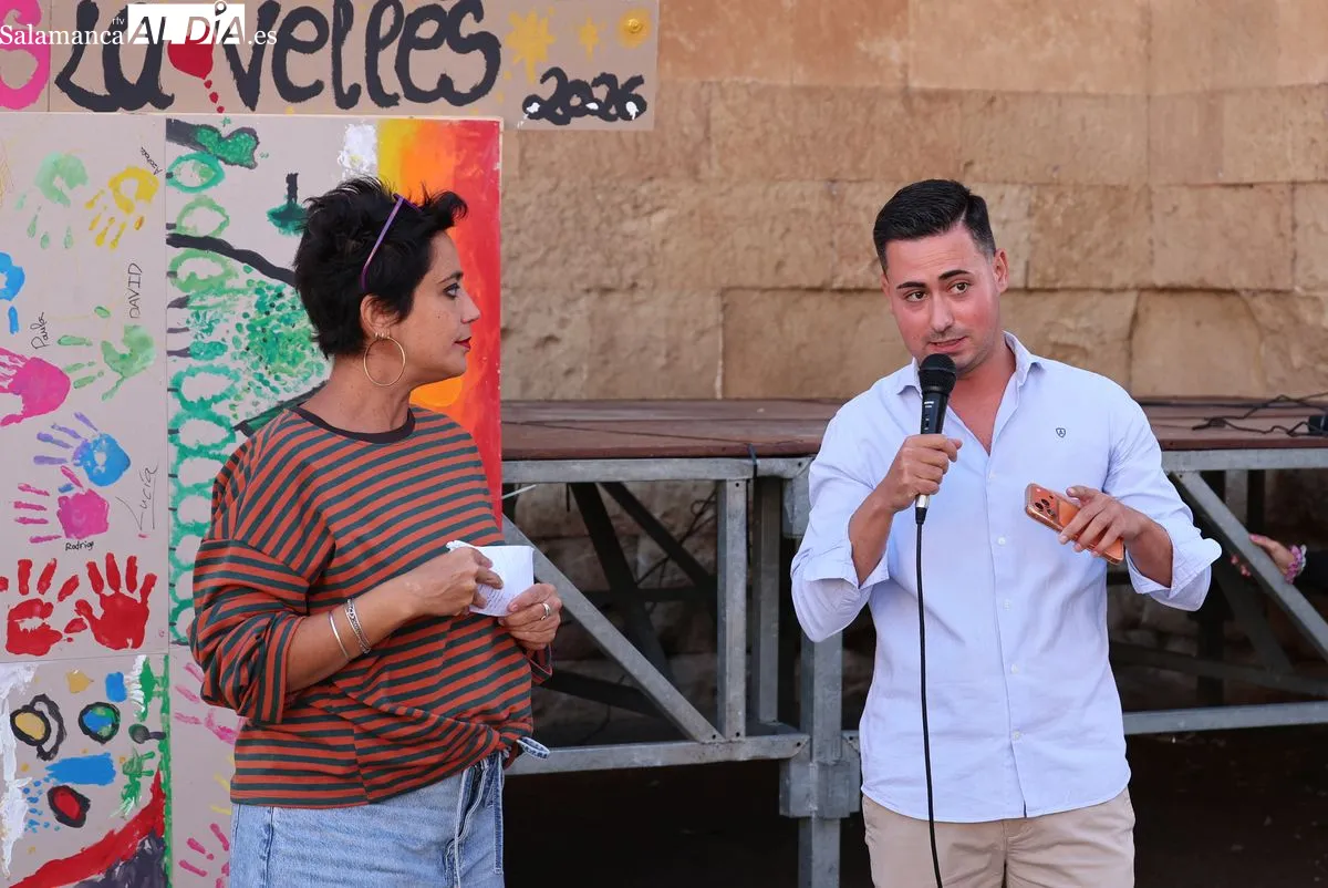La Vellés llenó de color su plaza con el concurso de disfraces | Fotos: David Sañudo
