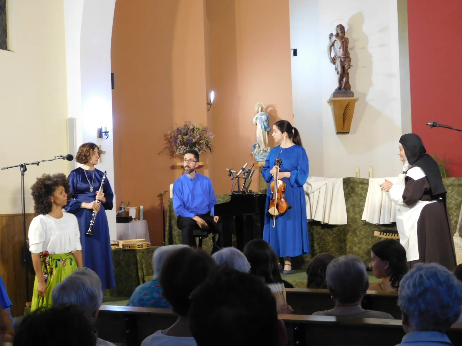 La iglesia de San Sebastián abría sus puertas para recibir a Juan, el espíritu del amor.