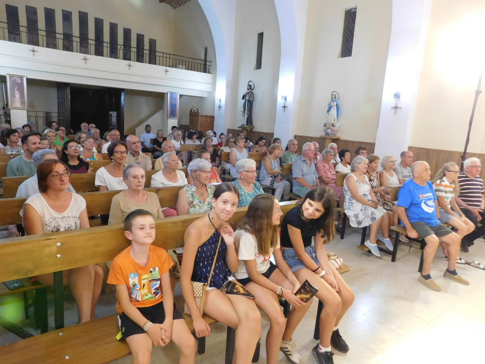 La iglesia de San Sebastián abría sus puertas para recibir a Juan, el espíritu del amor.