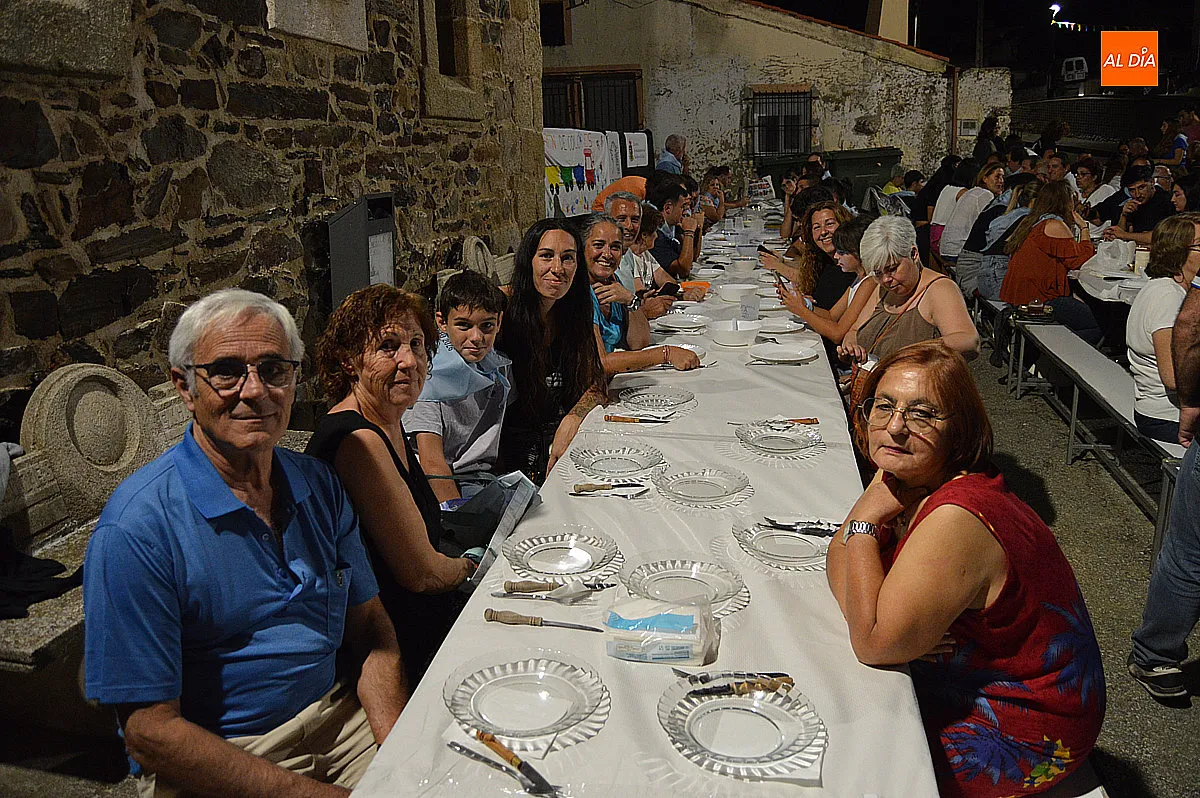 Cena de hermandad fiestas de Saelices el Chico en honor a San Benito 
