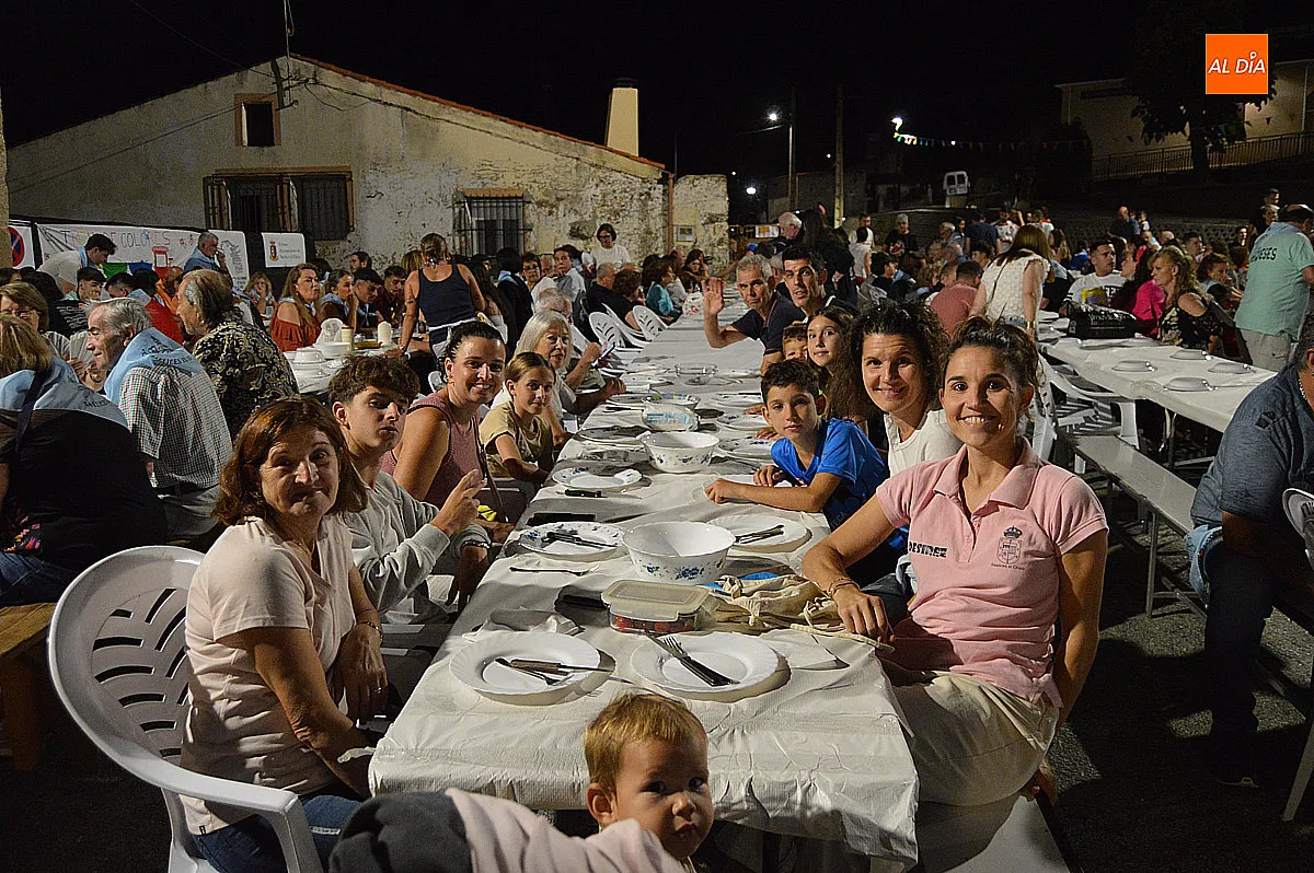 Cena de hermandad fiestas de Saelices el Chico en honor a San Benito 