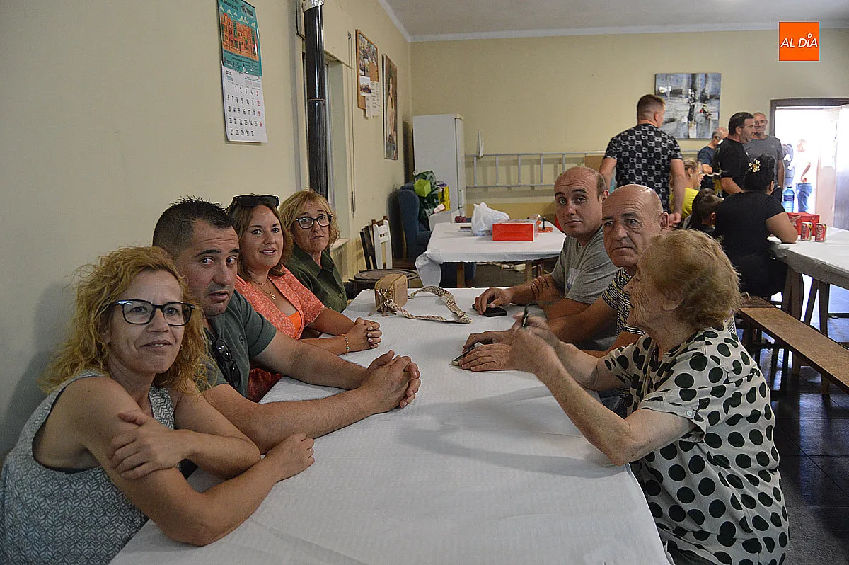 Comida de convivencia de la Asociación de Vecinos de la Avenida España y Báez 