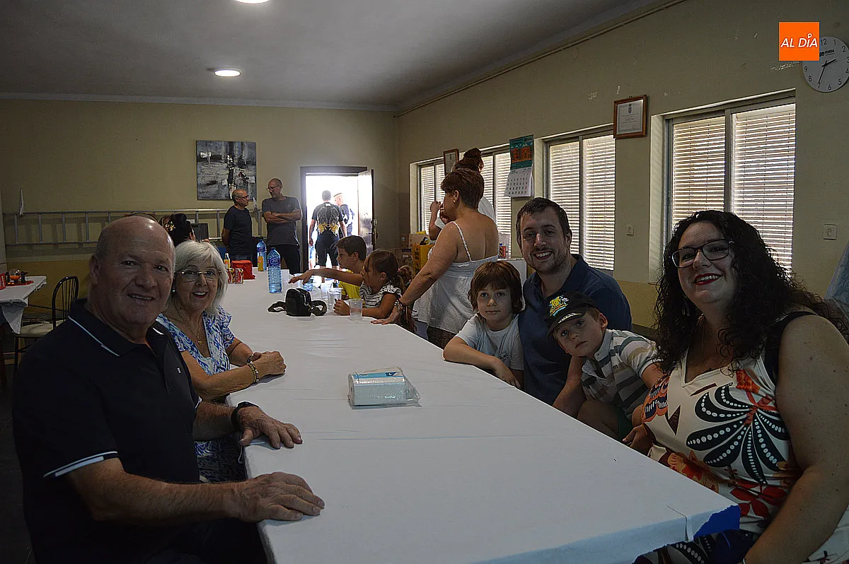 Comida de convivencia de la Asociación de Vecinos de la Avenida España y Báez 