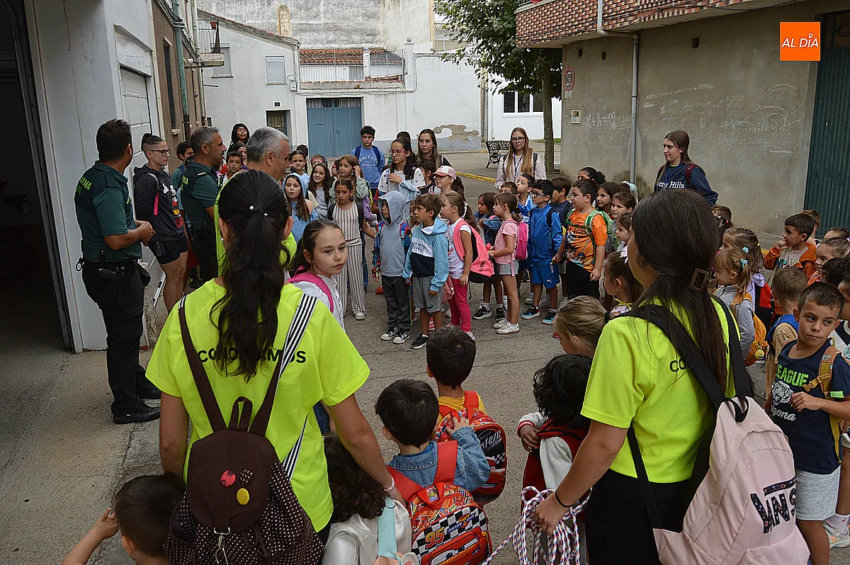 Foto 2 - Los ni&ntilde;os y ni&ntilde;as de Conciliamos conocen de cerca el trabajo de la Guardia Civil en Ciudad Rodrigo
