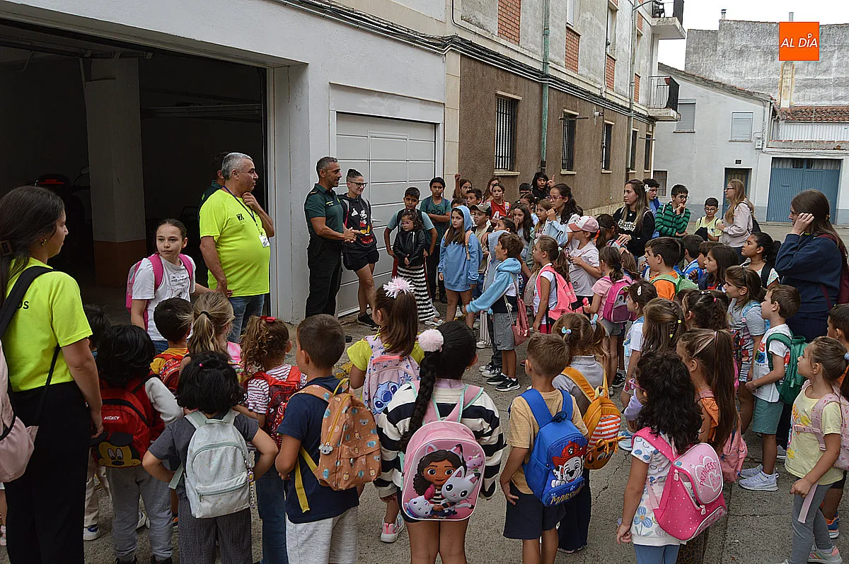Foto 3 - Los ni&ntilde;os y ni&ntilde;as de Conciliamos conocen de cerca el trabajo de la Guardia Civil en Ciudad Rodrigo