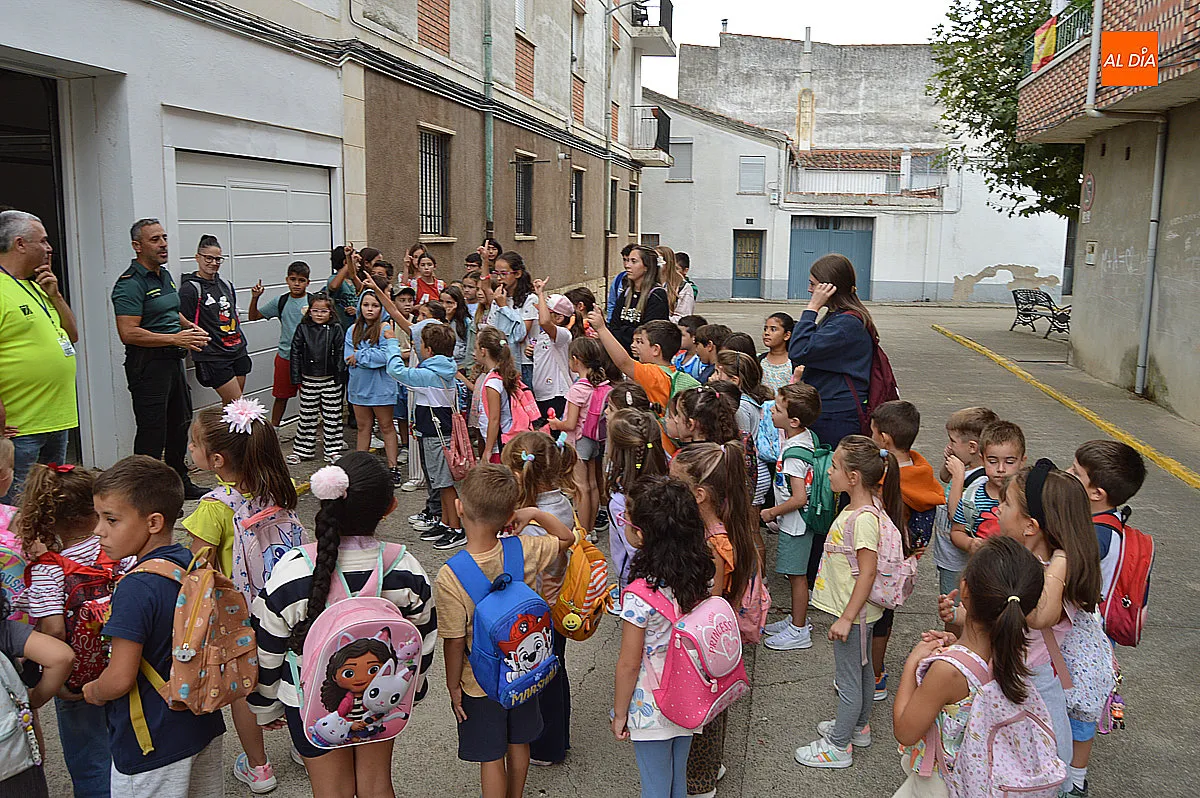 Foto 4 - Los ni&ntilde;os y ni&ntilde;as de Conciliamos conocen de cerca el trabajo de la Guardia Civil en Ciudad Rodrigo