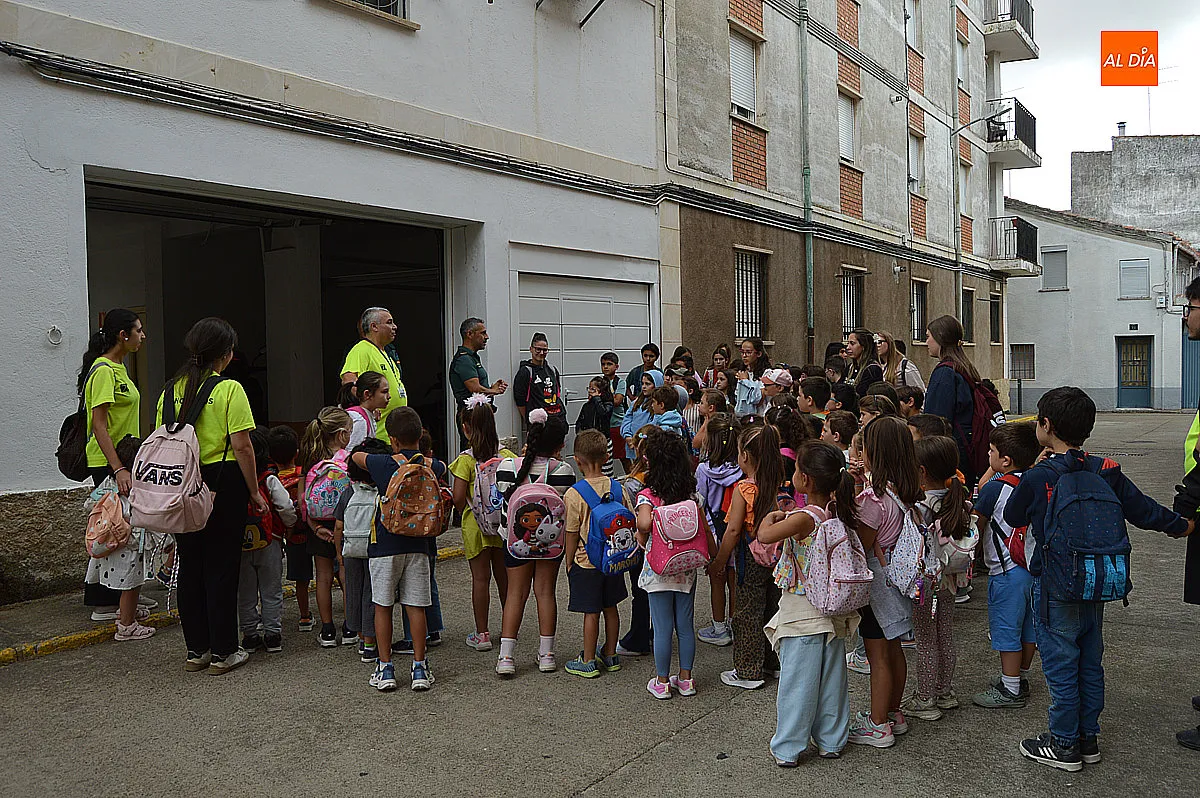 Foto 5 - Los ni&ntilde;os y ni&ntilde;as de Conciliamos conocen de cerca el trabajo de la Guardia Civil en Ciudad Rodrigo