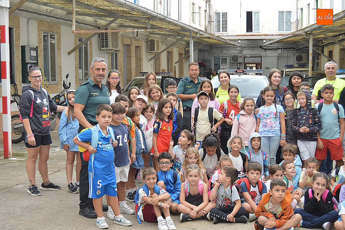 Foto 6 - Los ni&ntilde;os y ni&ntilde;as de Conciliamos conocen de cerca el trabajo de la Guardia Civil en Ciudad Rodrigo