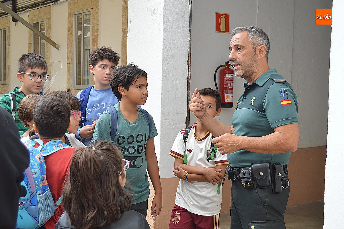 Foto 10 - Los ni&ntilde;os y ni&ntilde;as de Conciliamos conocen de cerca el trabajo de la Guardia Civil en Ciudad Rodrigo