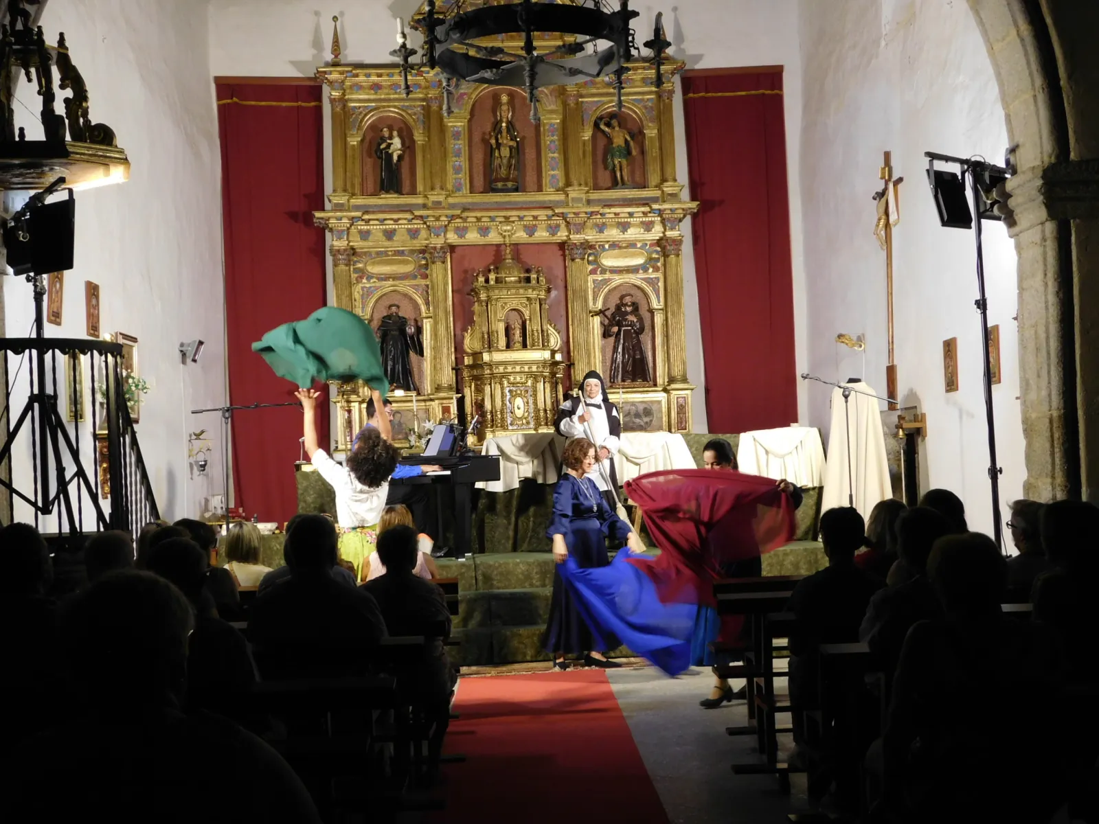 Foto 6 - La obra 'Juan, el esp&iacute;ritu del amor' de Denis Rafter emociona al p&uacute;blico de Crist&oacute;bal