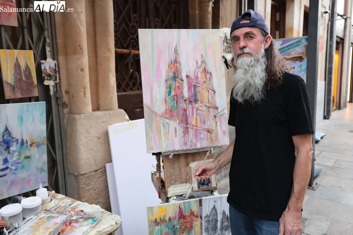 Manuel Molano: el pintor que da color a la calle de la Rúa