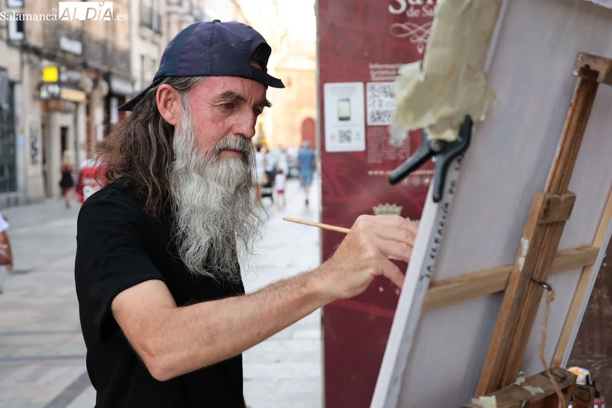 Manuel Molano en la calle de la Rúa | Fotos: David Sañudo