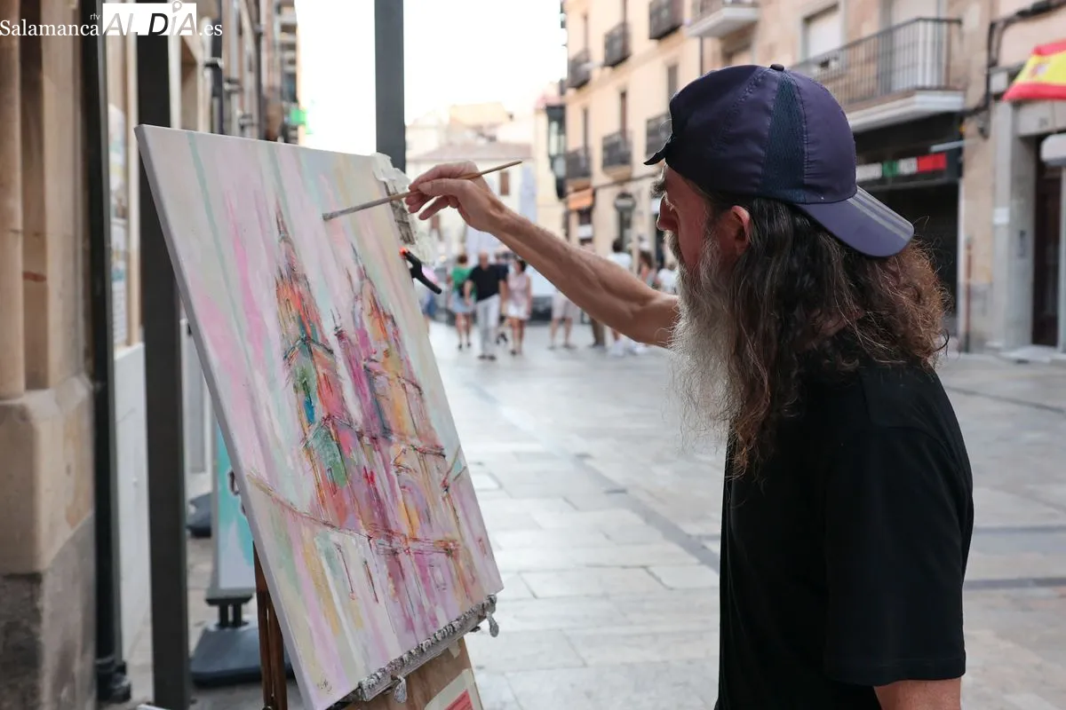 Manuel Molano en la calle de la Rúa | Fotos: David Sañudo