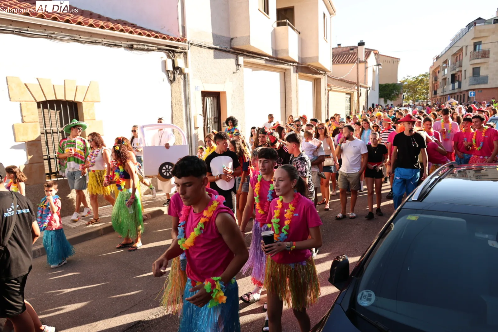 Desfile de peñas en Castellanos de Moriscos. Fotos: David Sañudo