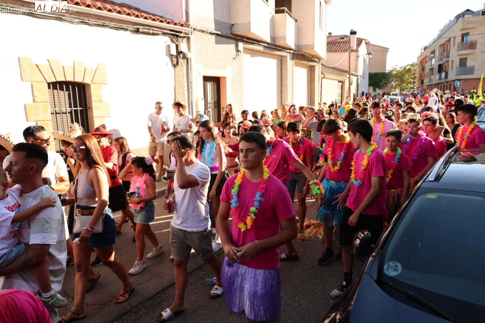Desfile de peñas en Castellanos de Moriscos. Fotos: David Sañudo