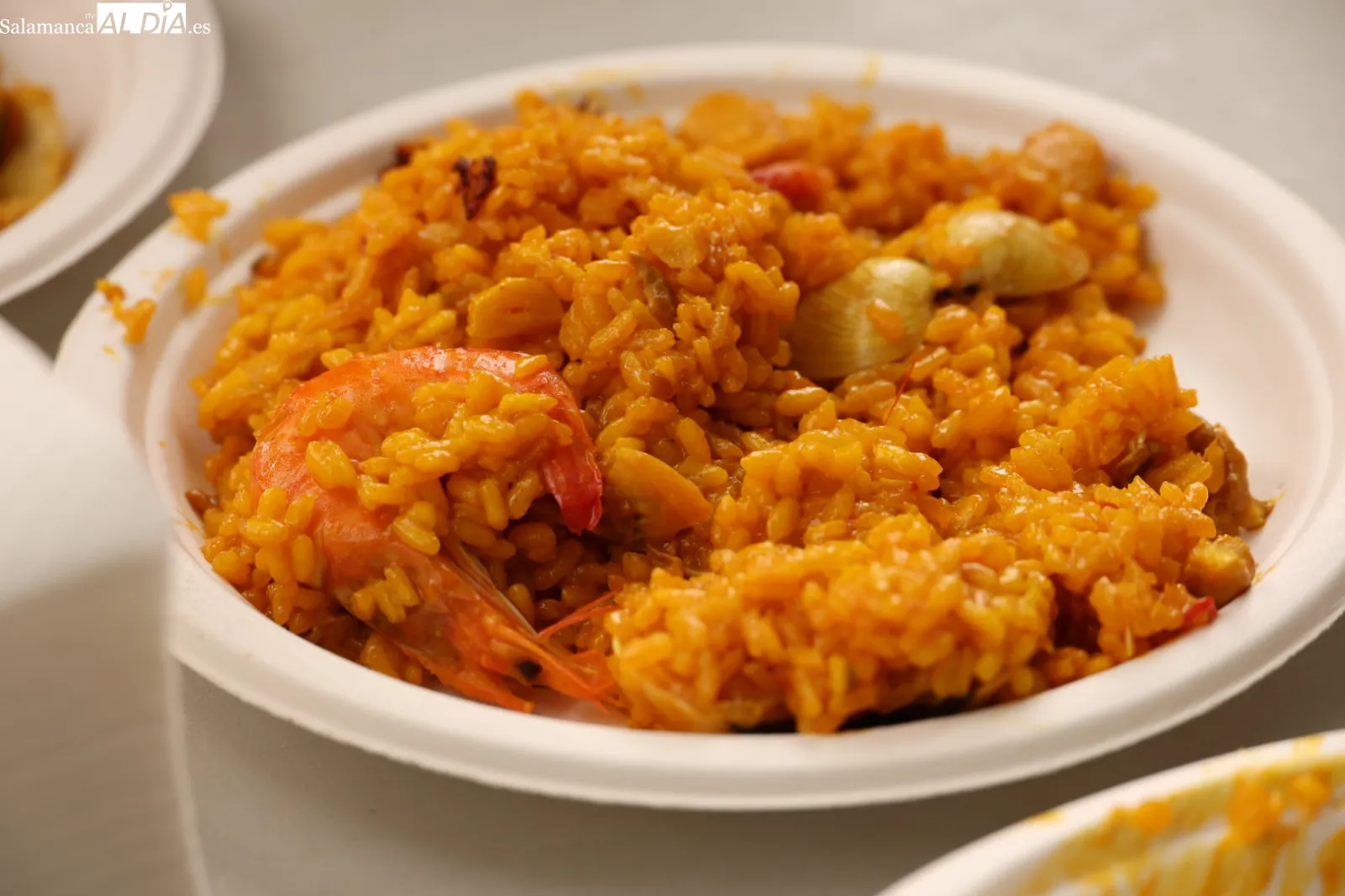 Paella popular en Villamayor. Fotos: David Sañudo