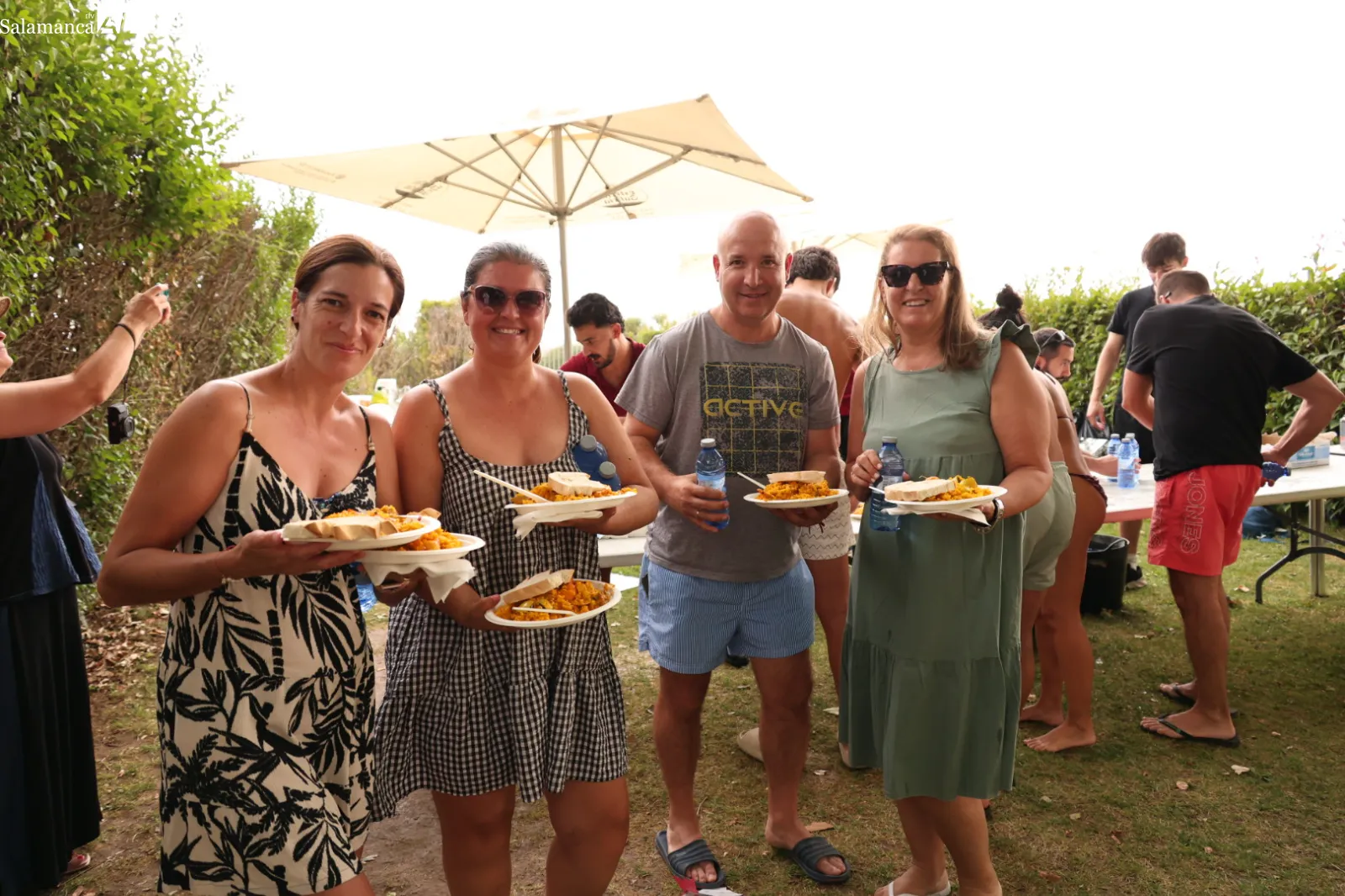 Paella popular en Villamayor. Fotos: David Sañudo