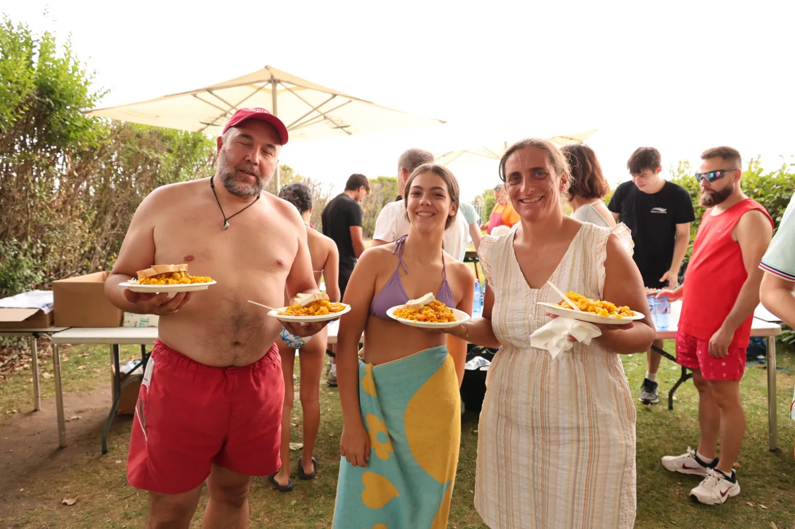Paella popular en Villamayor. Fotos: David Sañudo