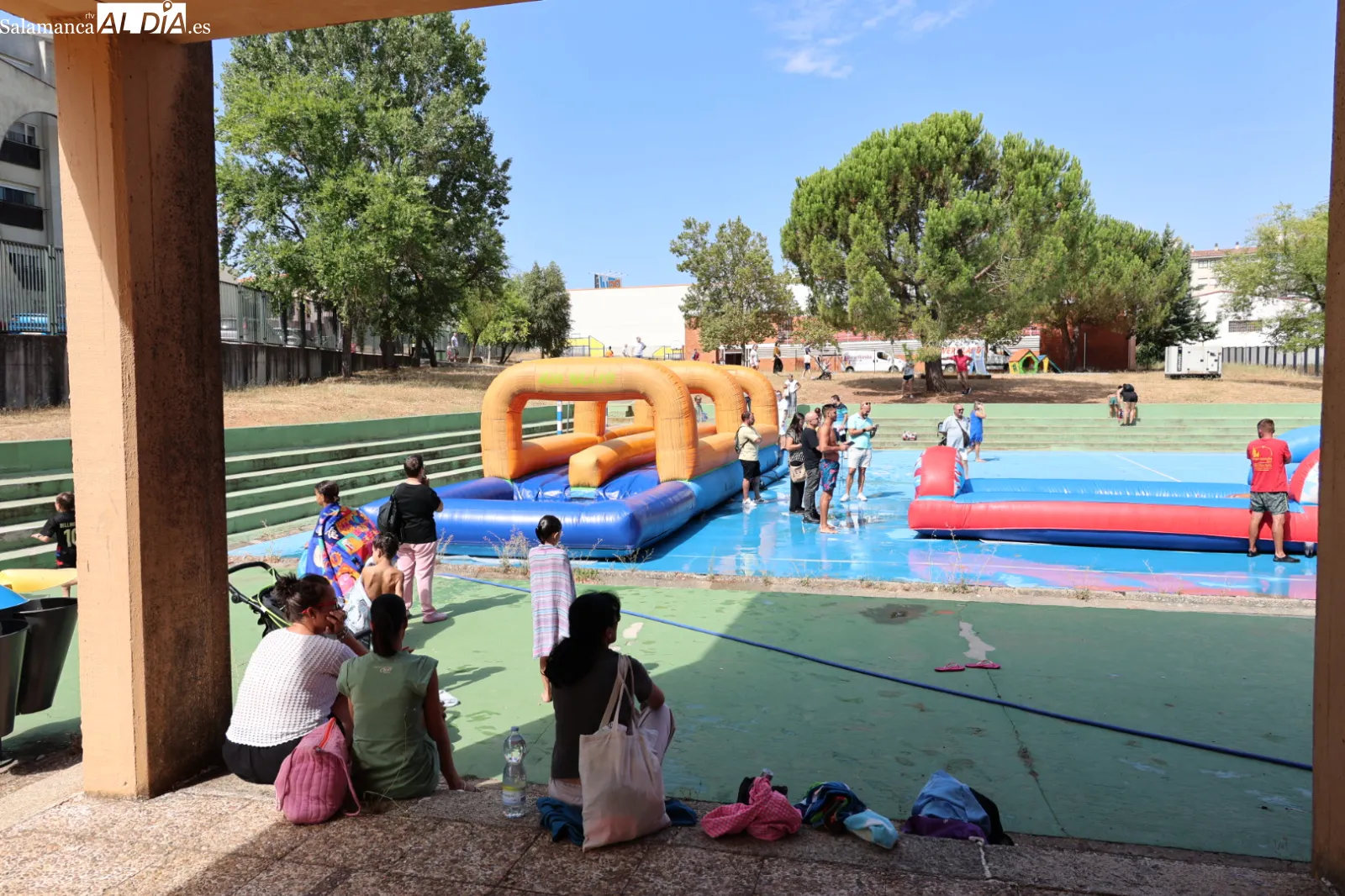 Parque de ocio infantil con hinchables y atracciones acuáticas en Guijuelo. Fotos: David Sañudo