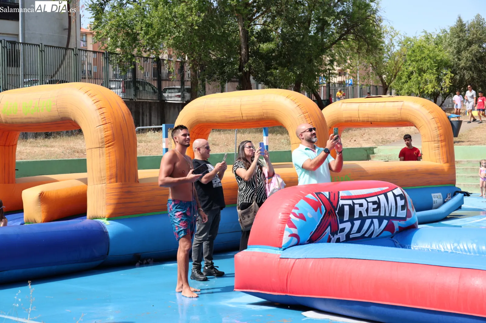 Parque de ocio infantil con hinchables y atracciones acuáticas en Guijuelo. Fotos: David Sañudo