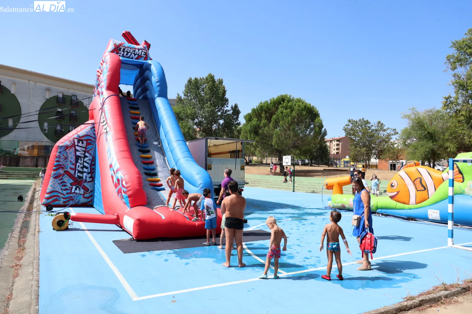 Parque de ocio infantil con hinchables y atracciones acuáticas en Guijuelo. Fotos: David Sañudo