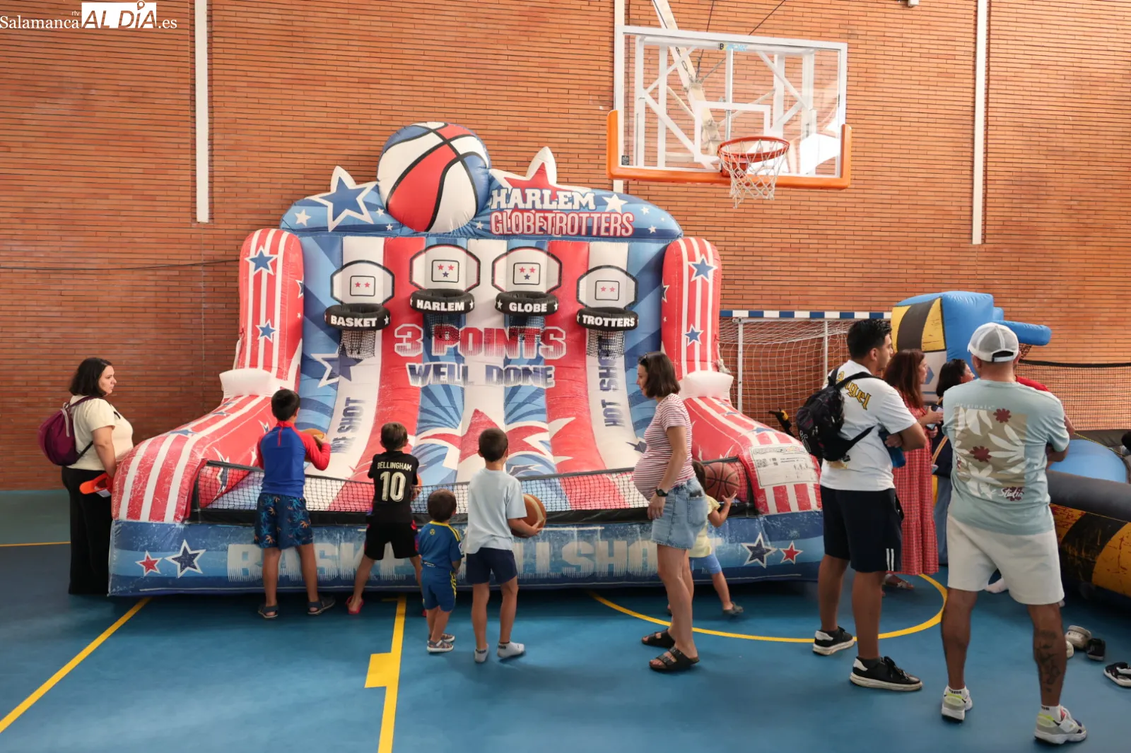 Parque de ocio infantil con hinchables y atracciones acuáticas en Guijuelo. Fotos: David Sañudo
