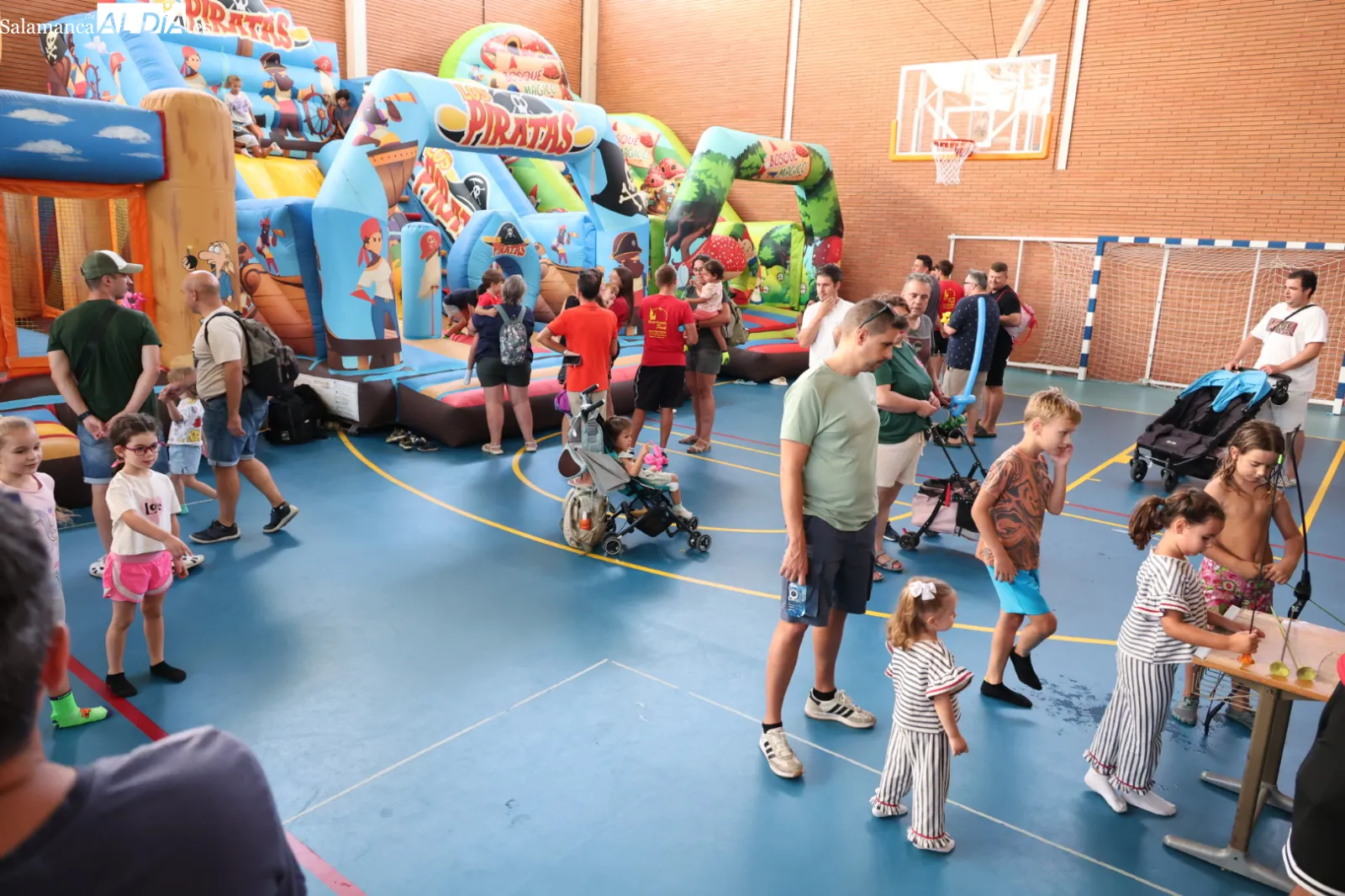 Parque de ocio infantil con hinchables y atracciones acuáticas en Guijuelo. Fotos: David Sañudo