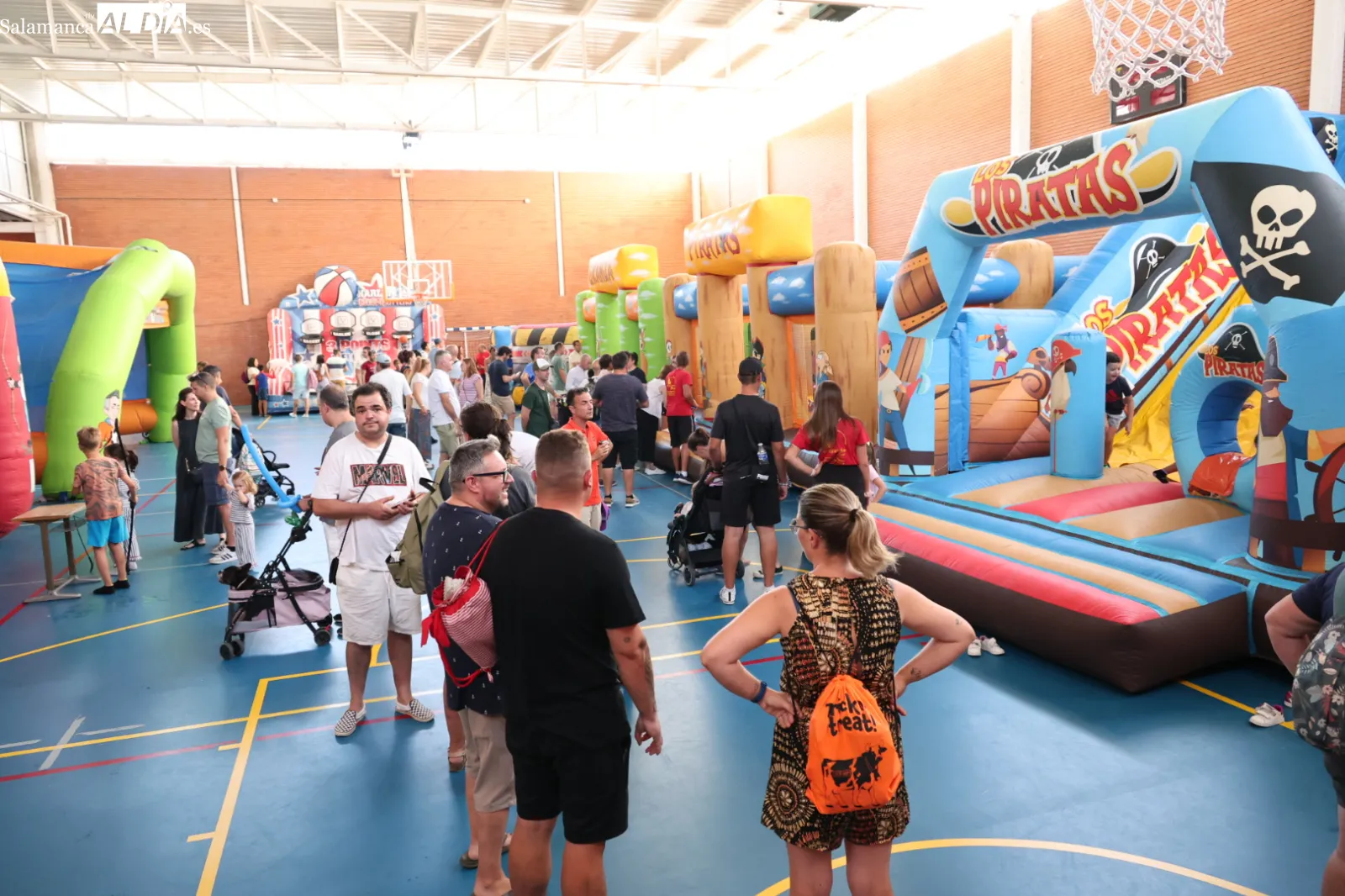 Parque de ocio infantil con hinchables y atracciones acuáticas en Guijuelo. Fotos: David Sañudo
