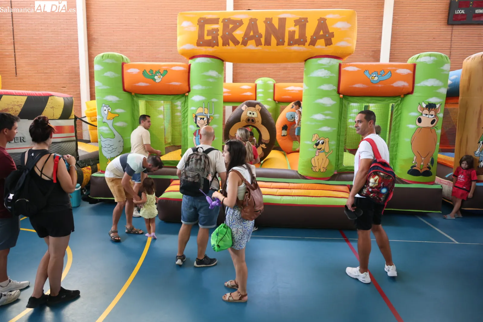 Parque de ocio infantil con hinchables y atracciones acuáticas en Guijuelo. Fotos: David Sañudo