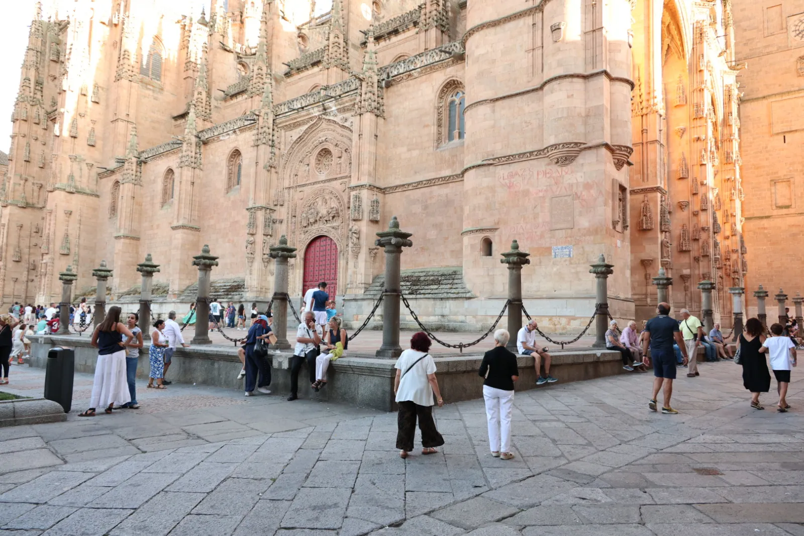 Foto 7 - FOTOS | Los salmantinos disfrutan del pen&uacute;ltimo s&aacute;bado de agosto con un buen ambiente por el centro 