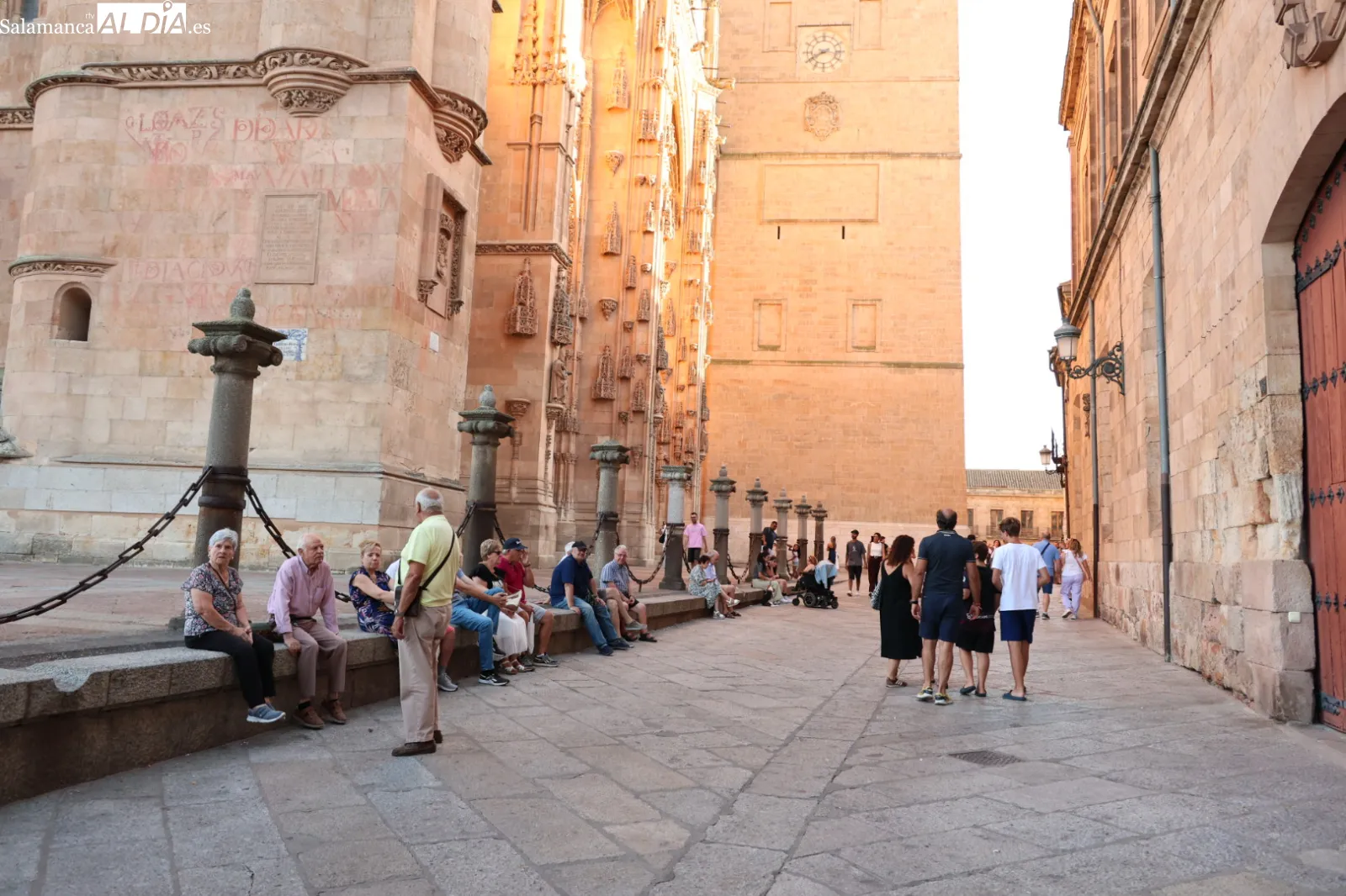 Foto 8 - FOTOS | Los salmantinos disfrutan del pen&uacute;ltimo s&aacute;bado de agosto con un buen ambiente por el centro 