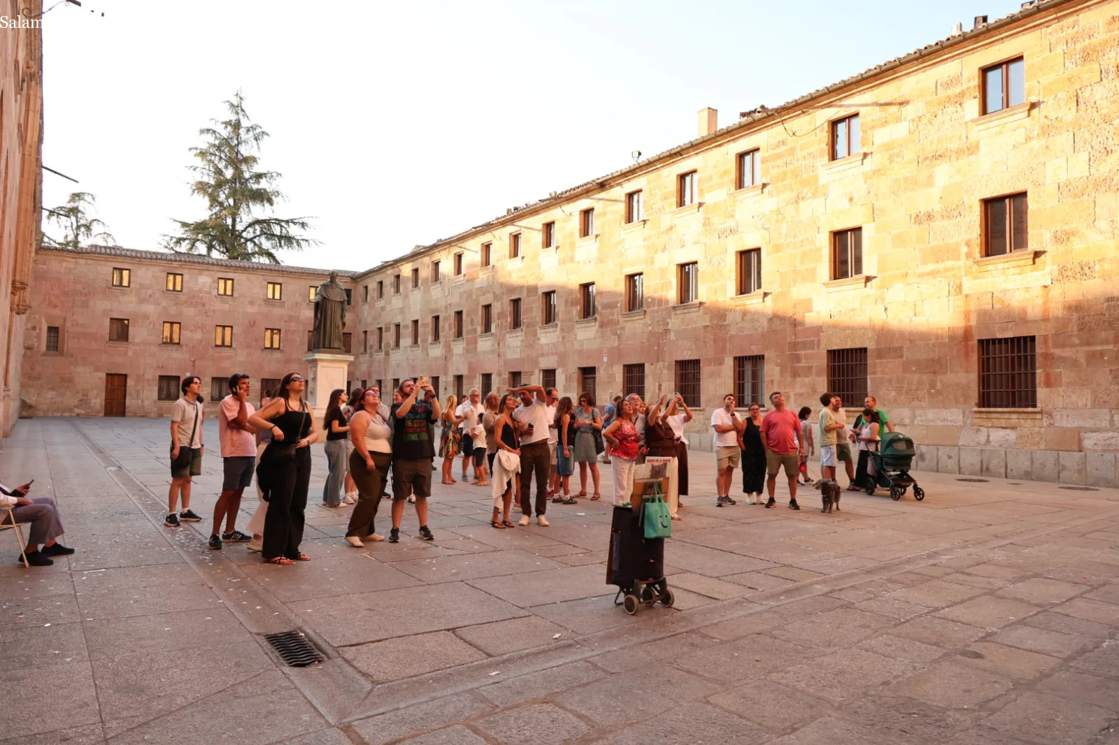 Foto 9 - FOTOS | Los salmantinos disfrutan del pen&uacute;ltimo s&aacute;bado de agosto con un buen ambiente por el centro 