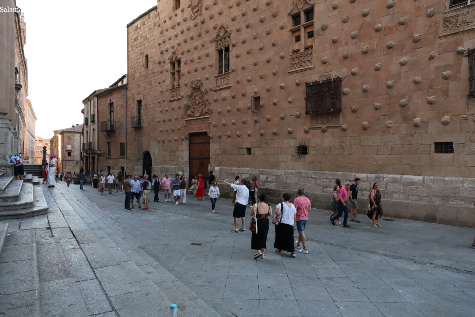 Foto 10 - FOTOS | Los salmantinos disfrutan del pen&uacute;ltimo s&aacute;bado de agosto con un buen ambiente por el centro 