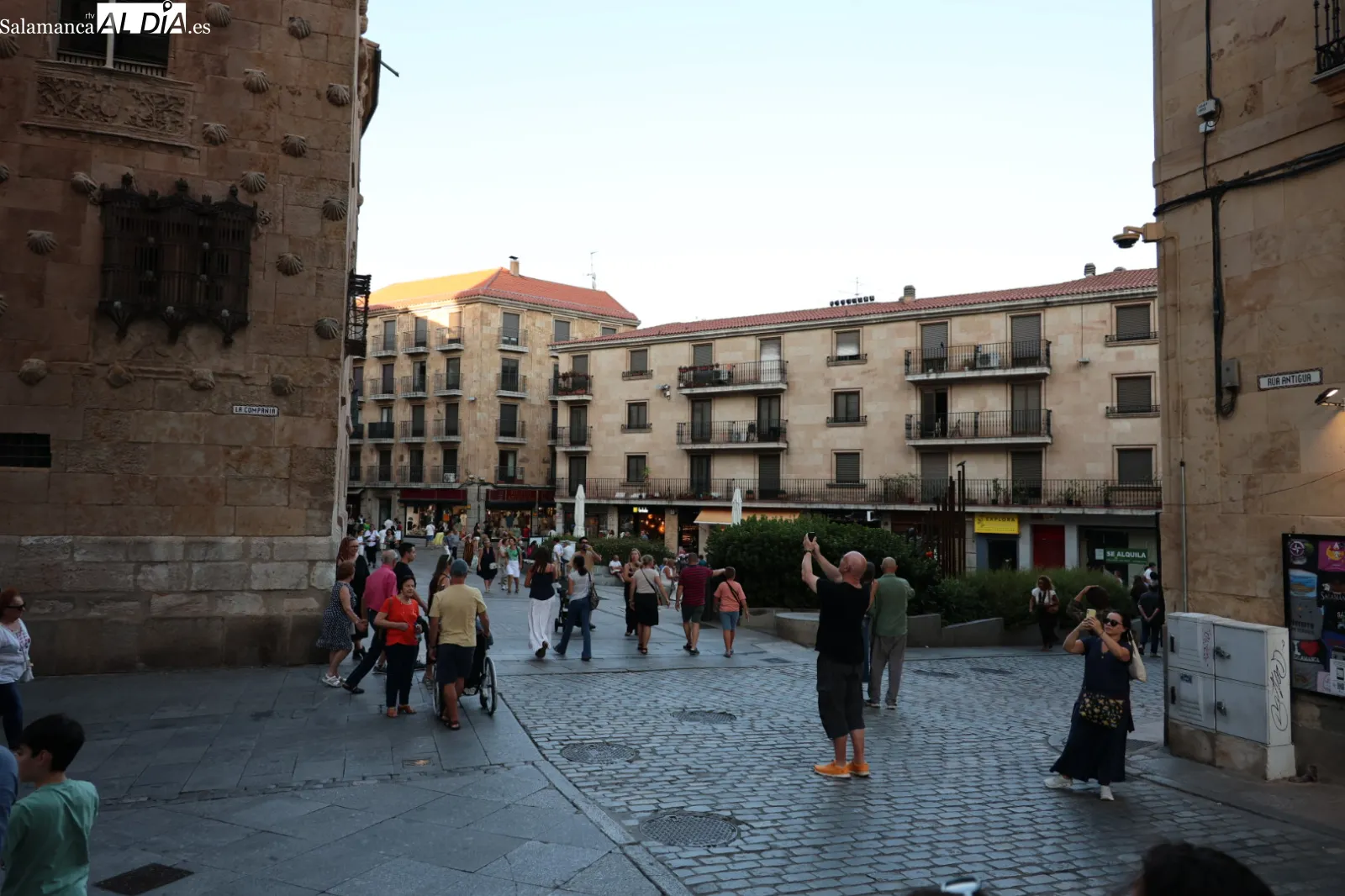 Foto 11 - FOTOS | Los salmantinos disfrutan del pen&uacute;ltimo s&aacute;bado de agosto con un buen ambiente por el centro 