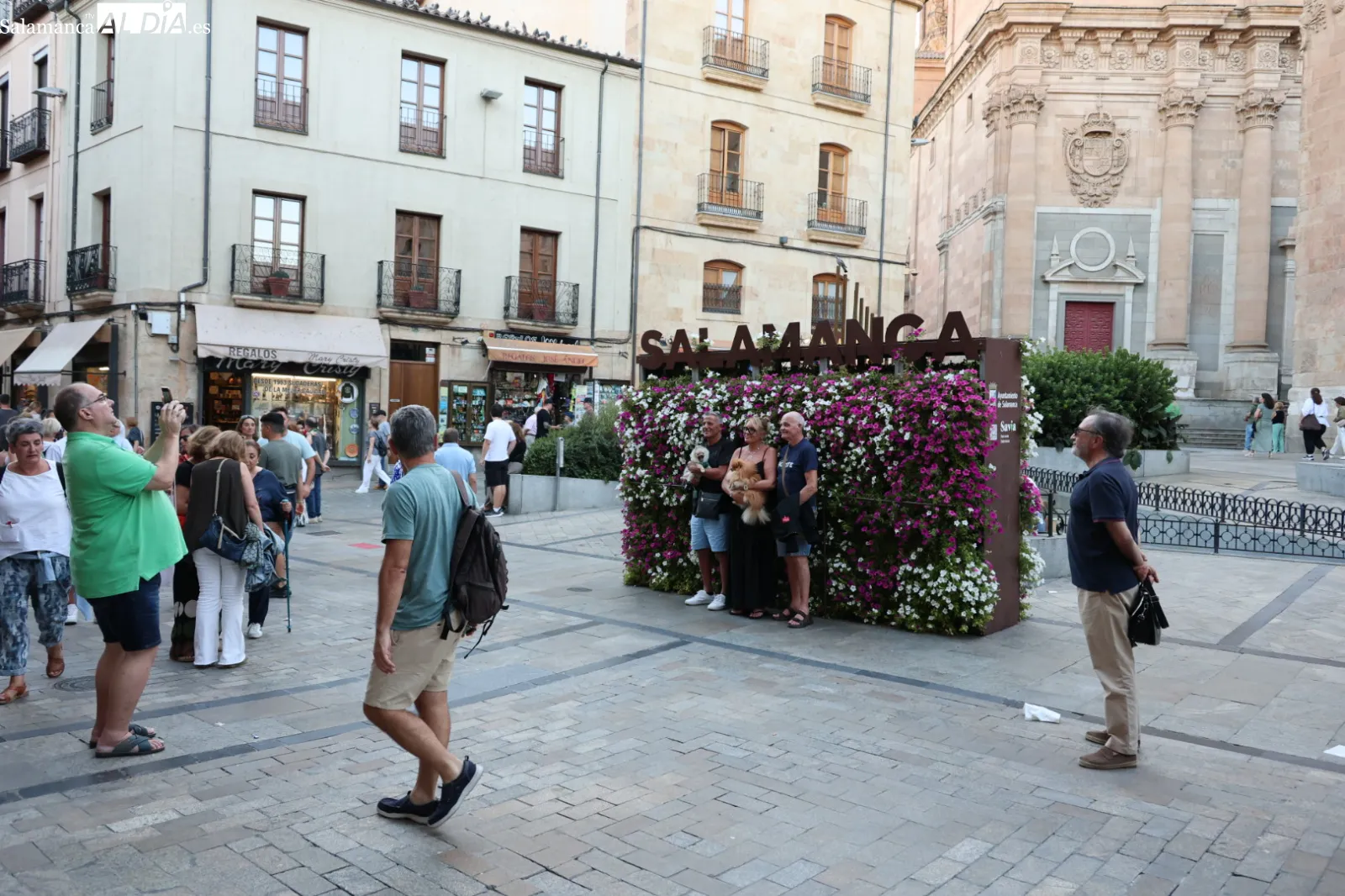 Foto 14 - FOTOS | Los salmantinos disfrutan del pen&uacute;ltimo s&aacute;bado de agosto con un buen ambiente por el centro 