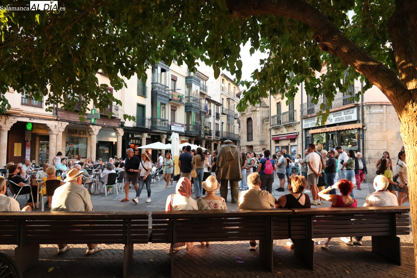 Foto 16 - FOTOS | Los salmantinos disfrutan del pen&uacute;ltimo s&aacute;bado de agosto con un buen ambiente por el centro 
