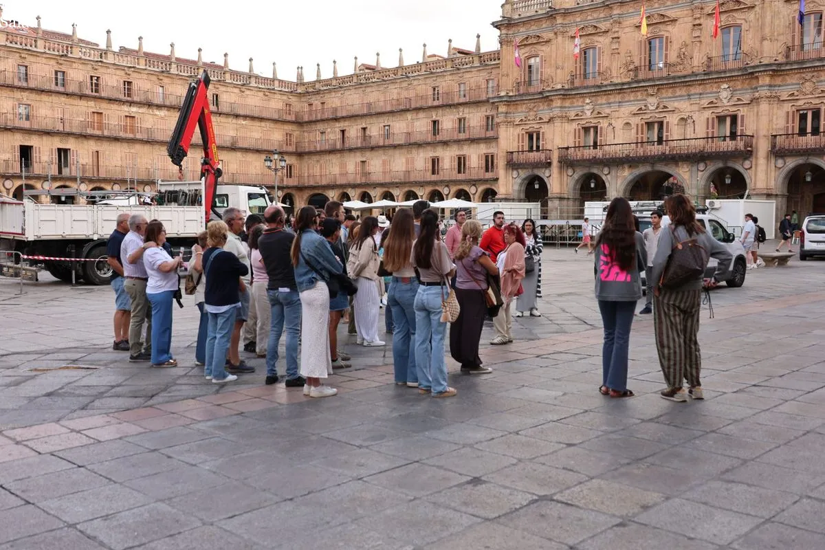 El descenso térmico saca las chaquetas a las calles de Salamanca | FOTOS: David Sañudo 