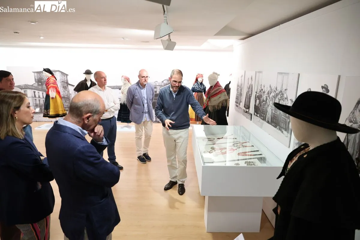 El Palacio de Garcigrande acoge dos exposiciones de folclore e instrumentos tradicionales | FOTOS: David Sañudo 