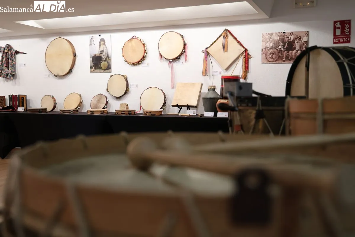 El Palacio de Garcigrande acoge dos exposiciones de folclore e instrumentos tradicionales | FOTOS: David Sañudo 