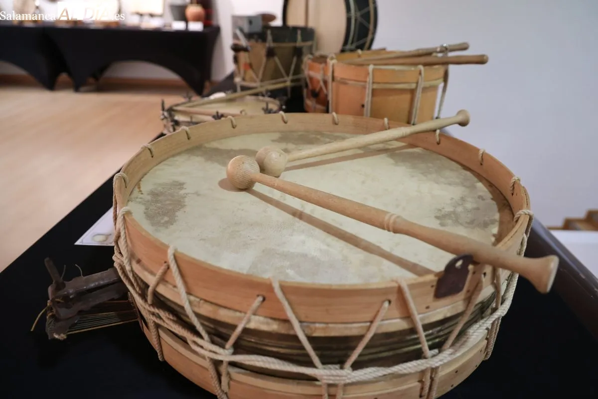 El Palacio de Garcigrande acoge dos exposiciones de folclore e instrumentos tradicionales | FOTOS: David Sañudo 