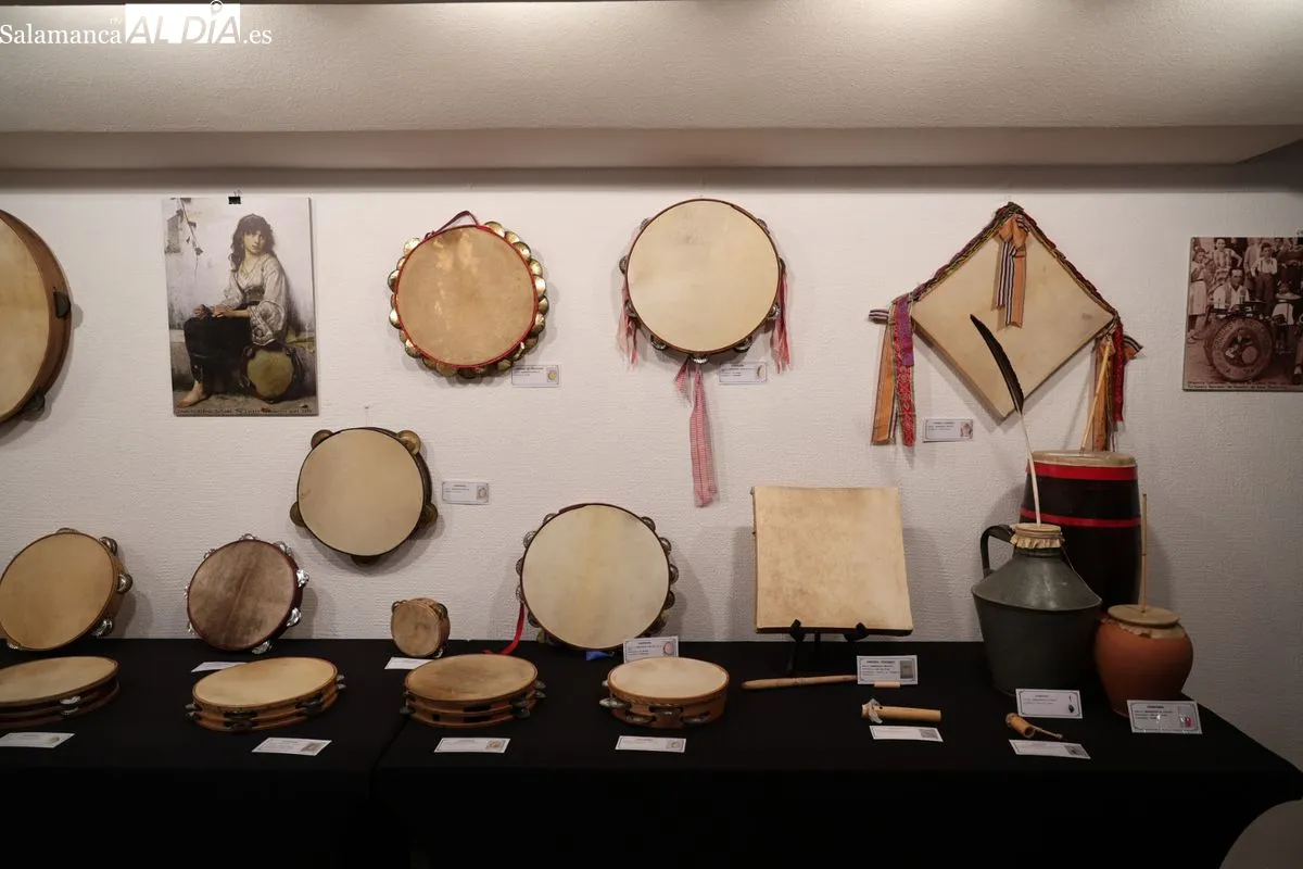 El Palacio de Garcigrande acoge dos exposiciones de folclore e instrumentos tradicionales | FOTOS: David Sañudo 