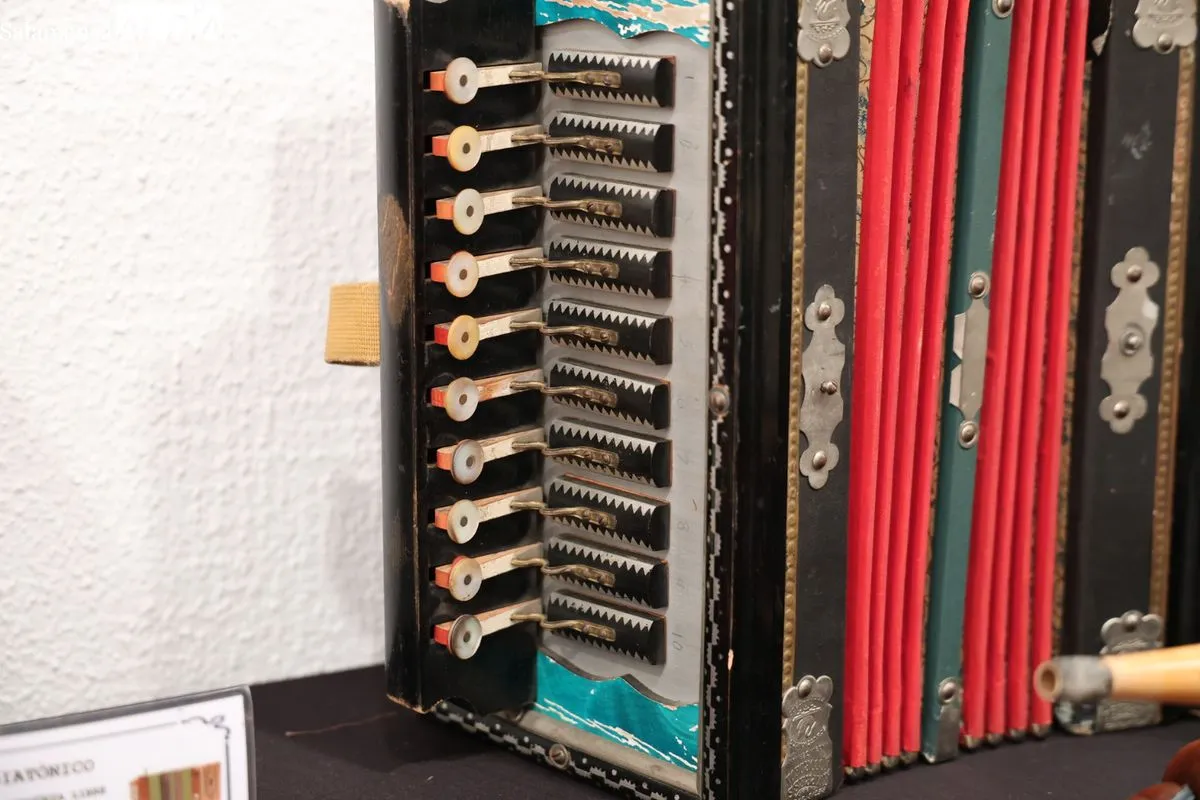 El Palacio de Garcigrande acoge dos exposiciones de folclore e instrumentos tradicionales | FOTOS: David Sañudo 